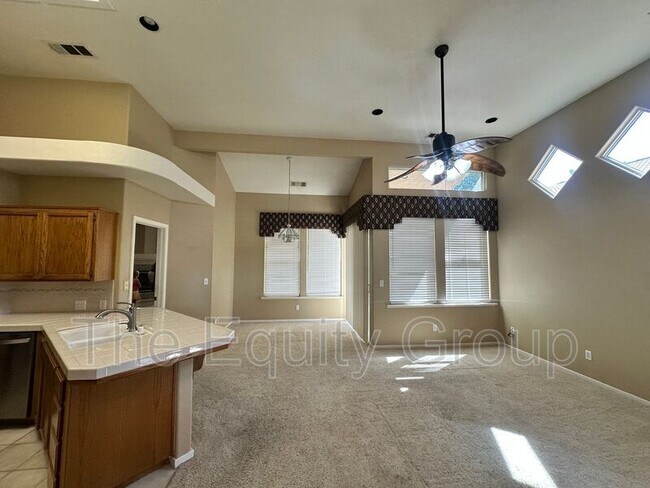 Building Photo - 1523 E Monte Vista Ct