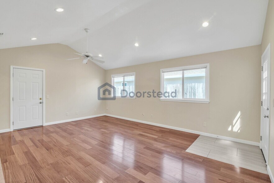 Building Photo - 505 Hiller St