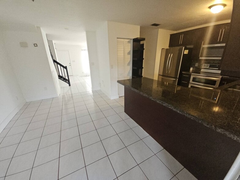 Building Photo - 2925 Belmont Ln