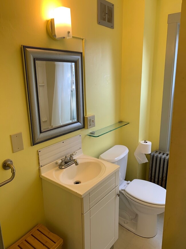 Building Photo - 15 Simmons St