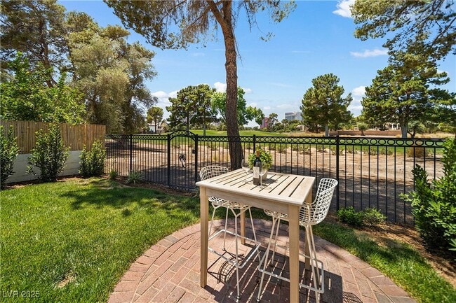 Building Photo - 3027 Bel Air Dr