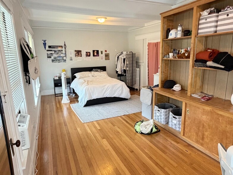 Building Photo - 34 Leonard St