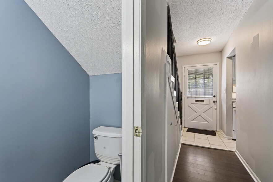 Building Photo - 5631 Kingsport Dr