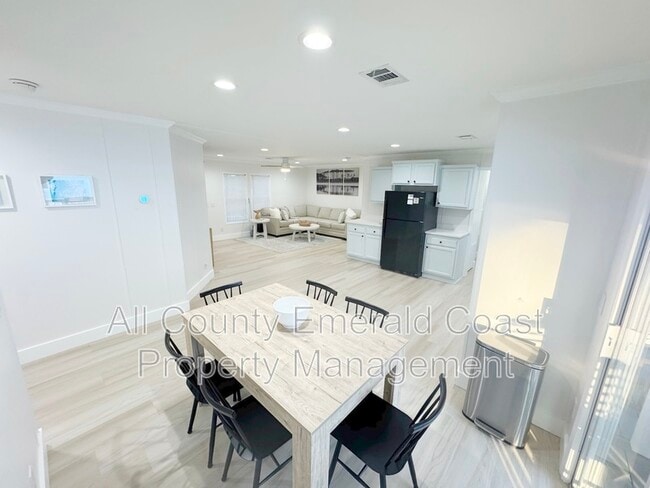 Building Photo - 444 Montigo Ave N