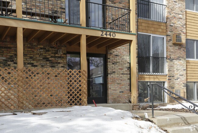 Building Photo - 2440