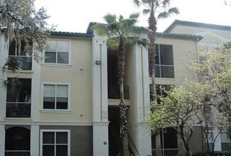 Building Photo - RIVERVIEW: 2 bed/1 bath, 3rd floor Condo