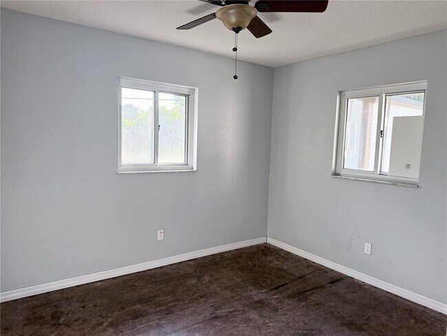 Building Photo - 912 Carvell Dr