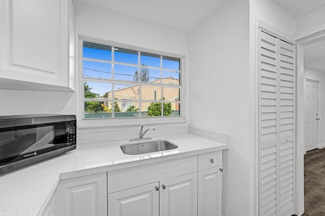 Building Photo - $1,995 435 NW 82ns Terrace Ter #2