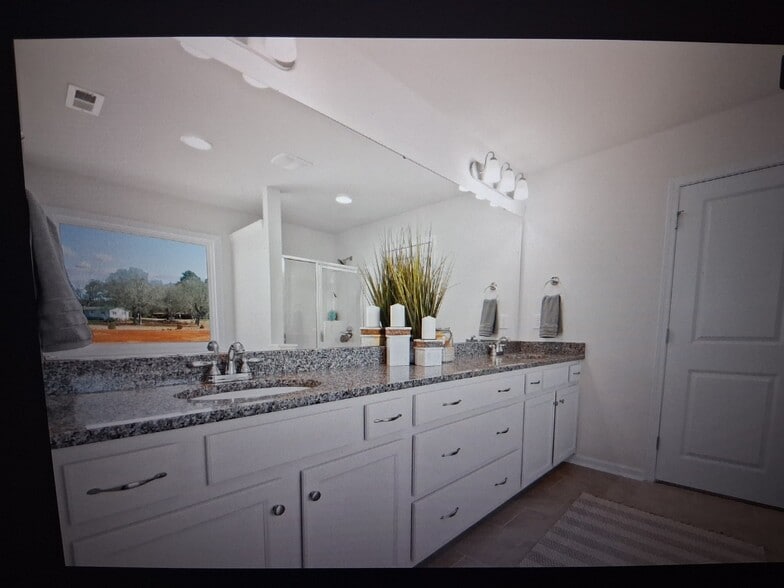 Building Photo - 6370 Whirlaway Rd