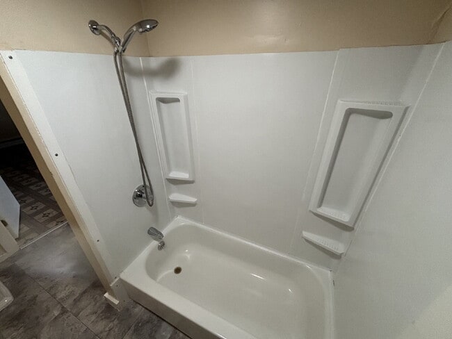 Building Photo - All-Inclusive Living! Move-In Ready 2-Bedroom Apartment with Heat and Electricity included in San...