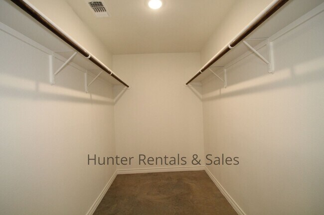 Building Photo - North Killeen 3-Bed Duplex with Modern Tou...