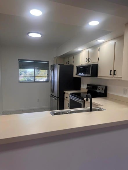 Building Photo - 3178 Via Poinciana