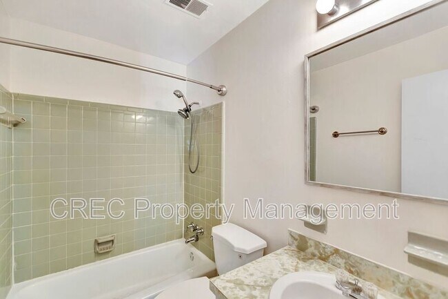 Building Photo - 1200 Margaret Dr