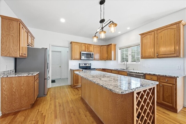 Building Photo - 48 Blue Hills Dr