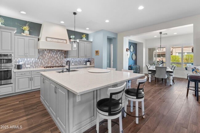 Building Photo - 70 E Kennedia Dr