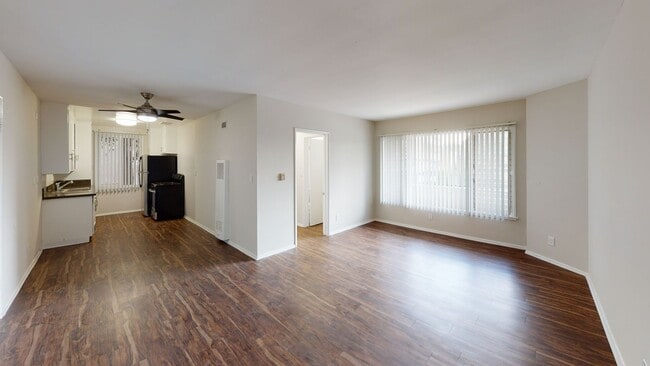Interior Photo - 1837 N Gramercy Pl