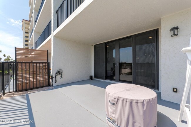 Building Photo - 275 1st St S