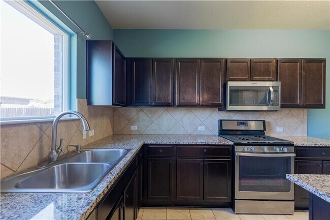Building Photo - Spacious 4/BR, 2.5/BA Home in Cedar Park –...