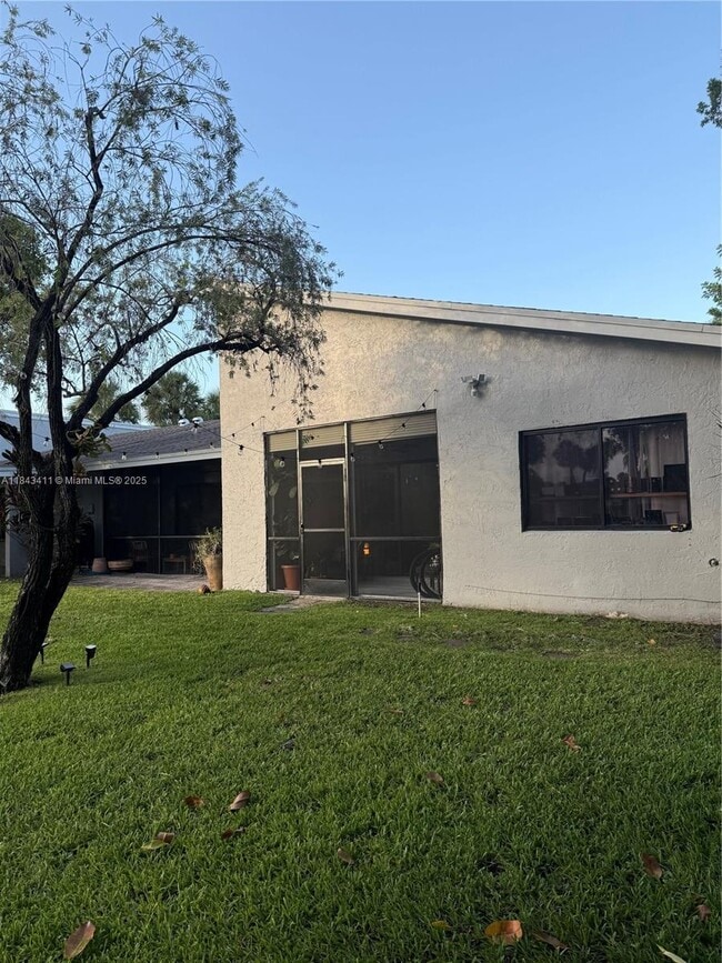 Building Photo - 679 Racquet Club Rd