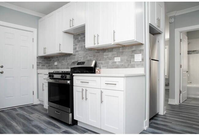 Building Photo - 3821 N Greenview Ave