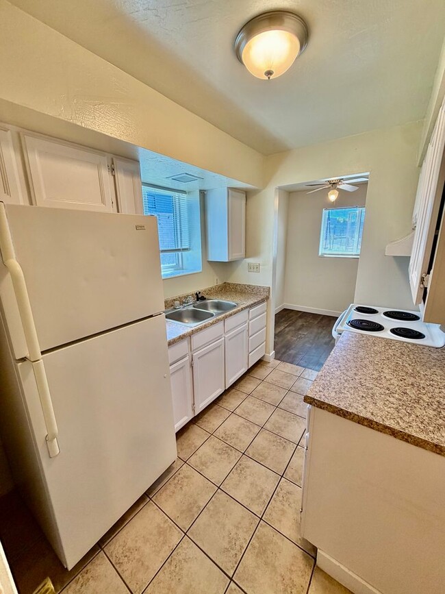 Building Photo - 8287 Ivy Dr