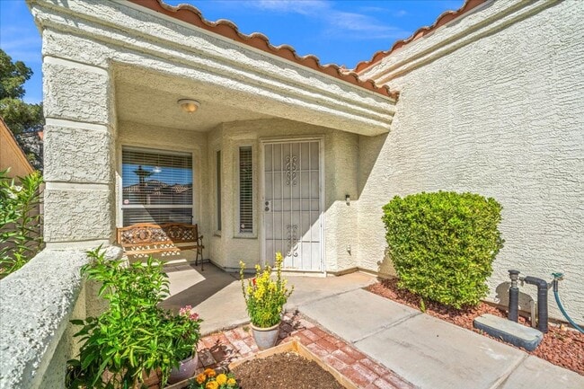 Building Photo - Beautiful Bright 3 Bedroom Single Story Home with Expansive Kitchen and Gorgeous Backyard