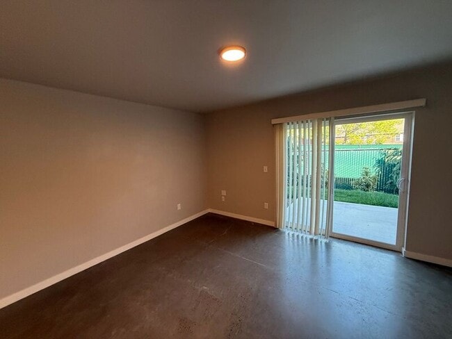 Building Photo - 2915 Waverly Dr SE