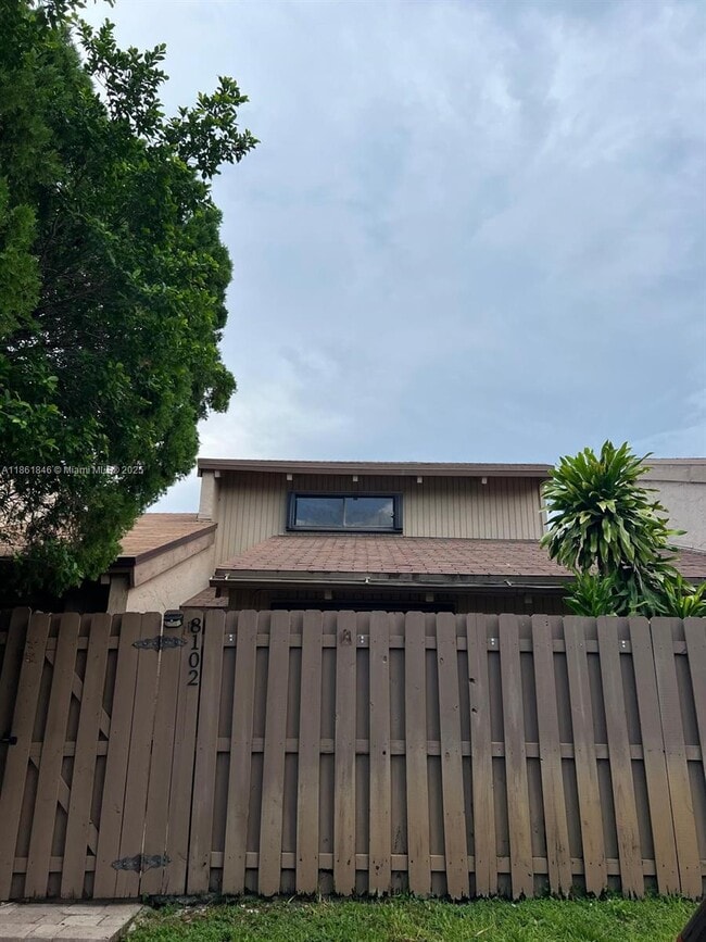 Building Photo - 8102 SW 20th Ct