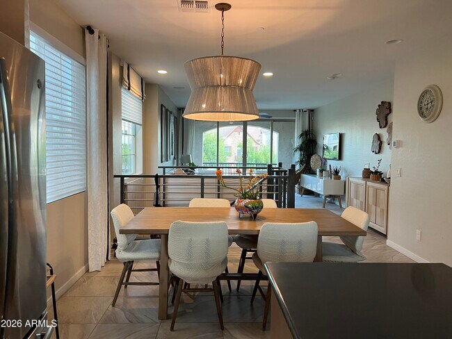 Building Photo - 1663 E Hampton Ln