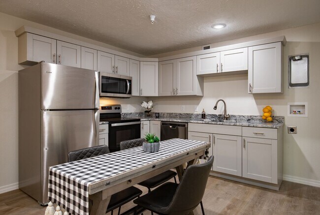 Building Photo - 2 bedroom 2 bath Apartment Branson MO- ADA compliant - Ask about our Move In Specials