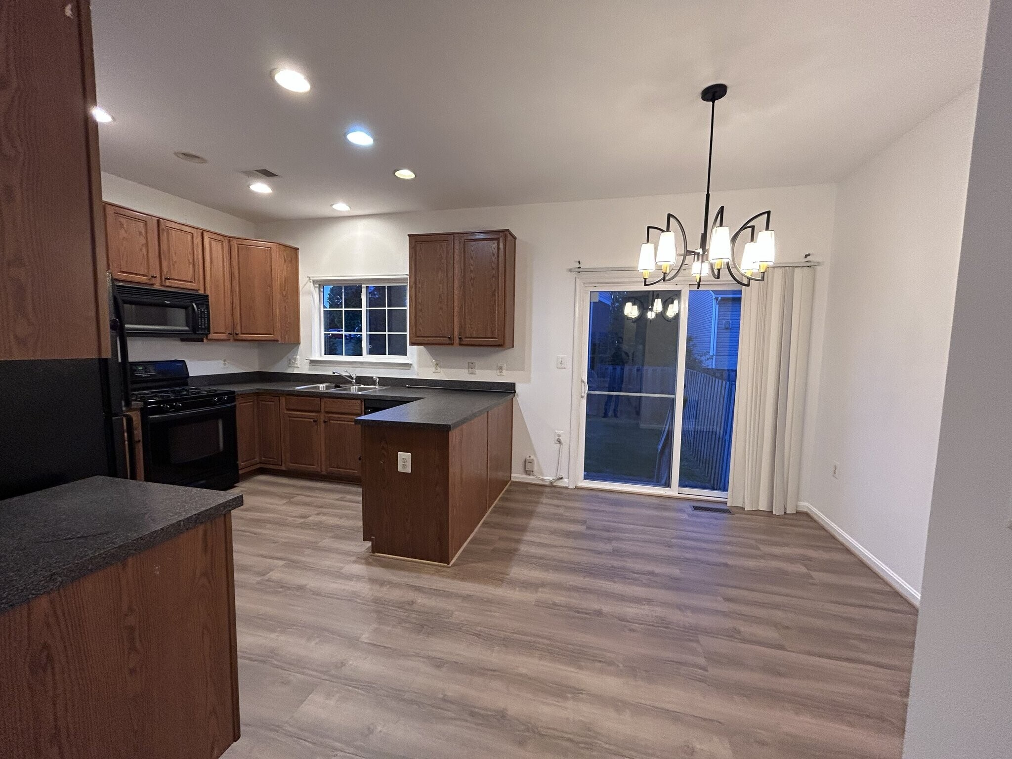 Building Photo - 1057 Lake Pelham Dr