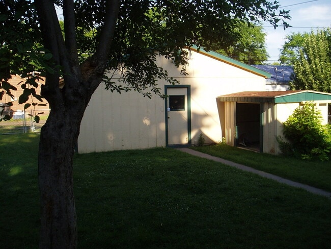 Building Photo - Charming Newly Remodeled 2 Bed/ 1 Bathroom Home!