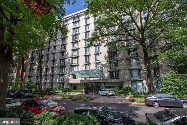 Building Photo - 940 25th St NW