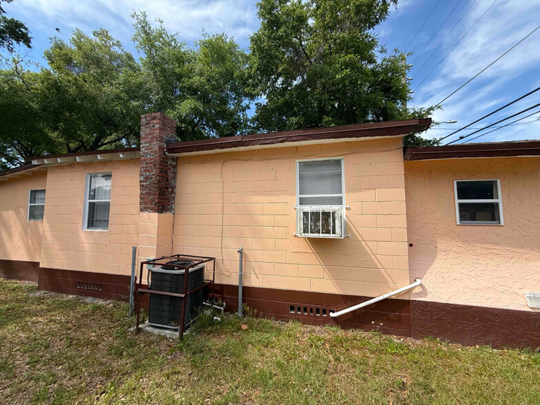 Building Photo - 3514 Haines St