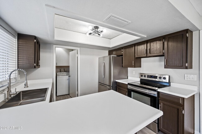 Building Photo - 3409 E Campo Bello Dr