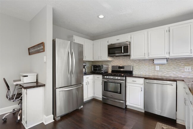 Building Photo - 15 Abbey Brook Pl