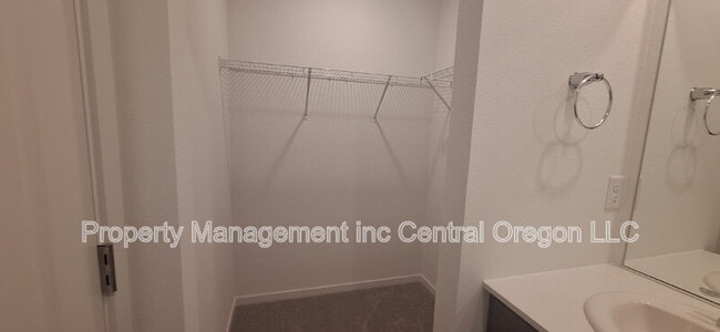 Building Photo - 1349 NE Cobbleridge Lp