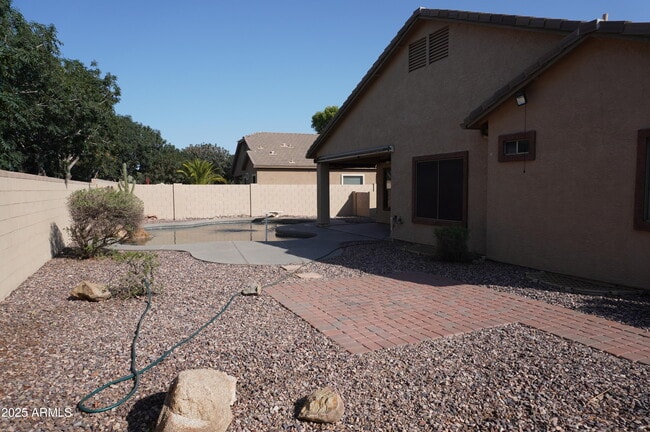 Building Photo - 4077 E Claxton Ave