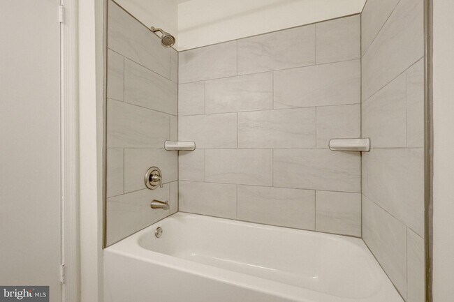 Building Photo - 615 Kearney Ct SW