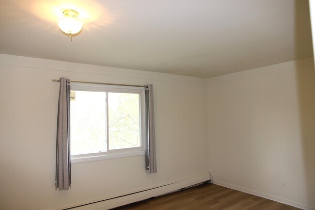 Building Photo - 1257 Island Dr