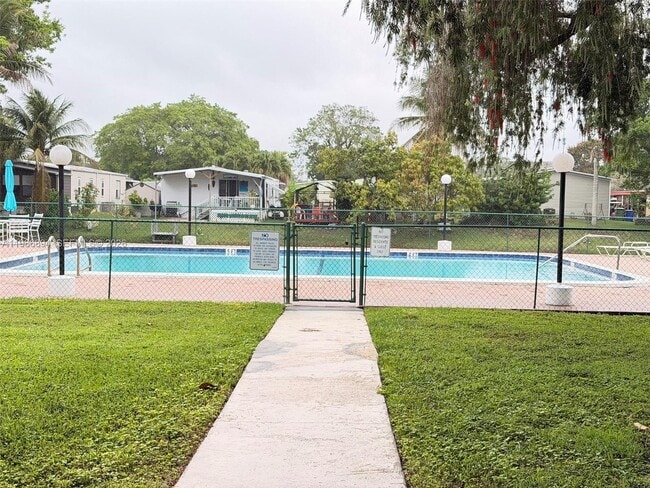 Building Photo - 6503 Winfield Blvd