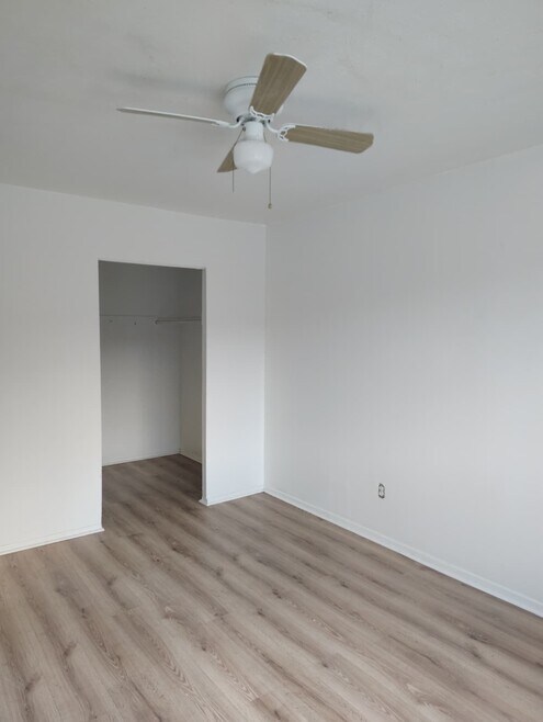 Building Photo - 3265 E 143rd St