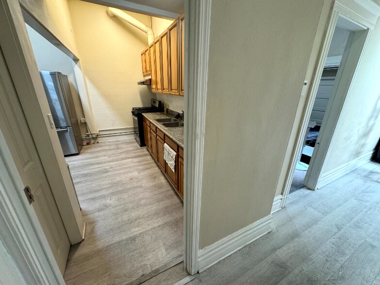 Building Photo - 1348 Park St