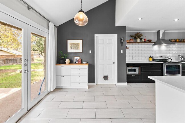 Building Photo - 11006 Yucca Dr