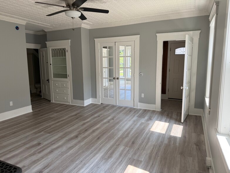 Living room - 336 Portland St