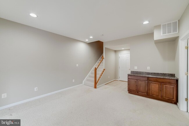 Building Photo - 22072 Avonworth Square