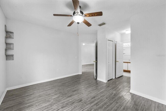 Building Photo - 9621 Lakedale Way