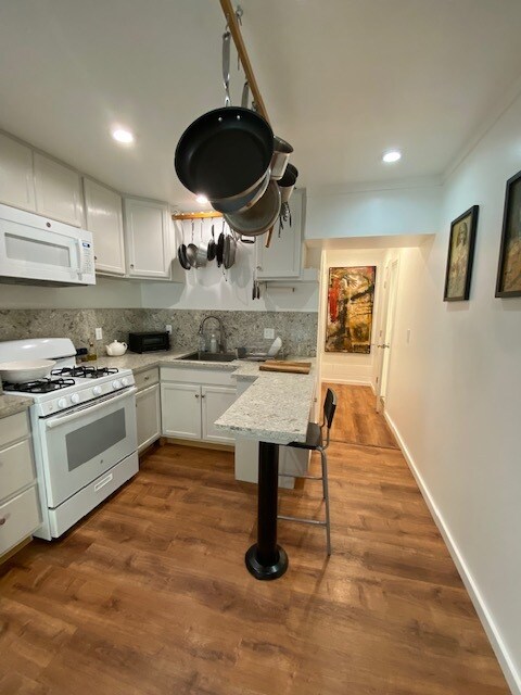 Kitchen recently updated, new appliances - 10355 Oletha Ln