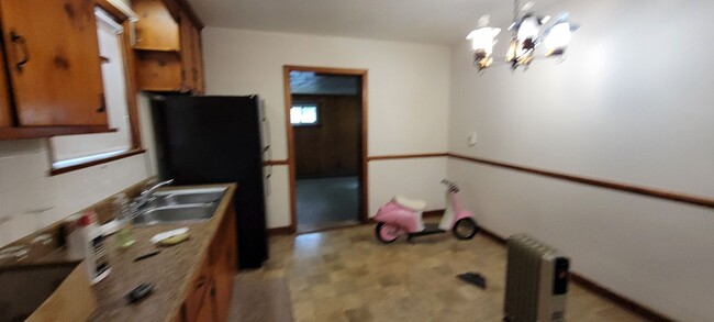 Building Photo - Brick ranch in Southside with large privat...