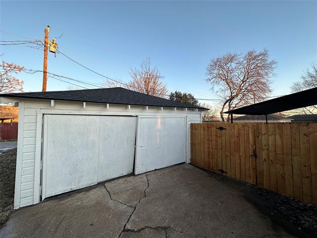 Building Photo - 2322 Meadow Ln